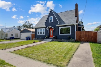 507 2nd St E, Newhall, IA 52315