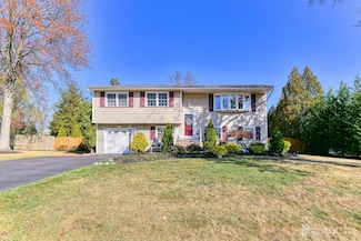 1379 Noah Rd, North Brunswick, NJ 08902