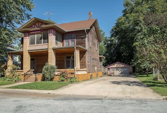 323 3rd Ave NE, Waverly, IA 50677