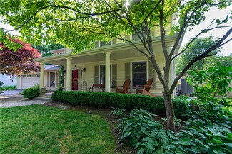 8 Simmons Rd, Barrington, RI 02806