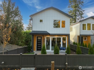 11217 NE 95th St Unit B, Kirkland, WA 98033