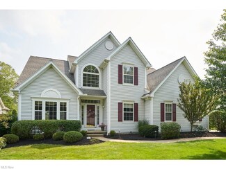 2955 Woodcrest Dr, Fairlawn, OH 44333