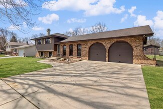 440 Charles Ct, South Elgin, IL 60177