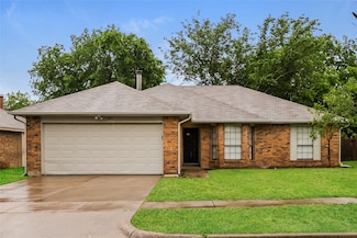 905 Larue Dr, Cedar Hill, TX 75104