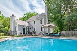 2 Colonial Dr, Litchfield, NH 03052