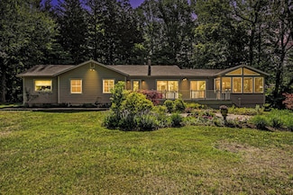 6368 E Lake Ln, Sawyer, MI 49125
