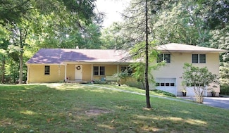 85 Old Phillips Hill Rd, New City, NY 10956