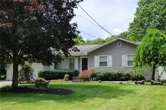 180 Wrenfield Dr, Hubbard, OH 44425