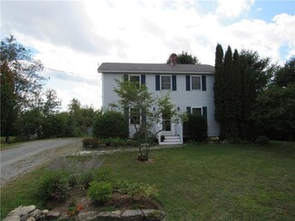 532 Deerfield Dr, Hermon, ME 04401