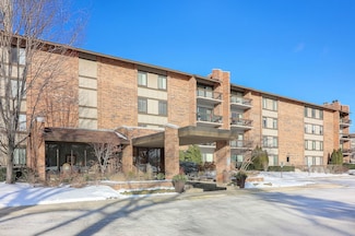 201 Lake Hinsdale Dr Unit 209, Willowbrook, IL 60527