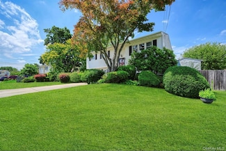 27 Douglass St, Brentwood, NY 11717