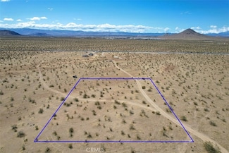 18 Quarry Rd, Apple Valley, CA 92307