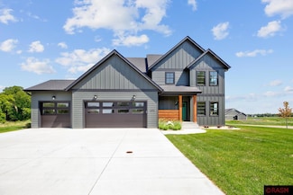 1674 1674 Countryside Dr, North Mankato, MN 56003
