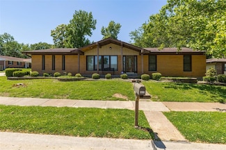 4633 Villa Knoll Dr, Saint Louis, MO 63128