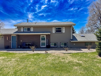 413 3rd St SE, de Smet, SD 57231