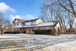 16 Norbert Dr, Hawthorn Woods, IL 60047