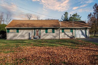 1614 Cascade Ct, Jackson, MI 49203