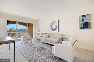 416 Girard St Unit 202, Gaithersburg, MD 20877