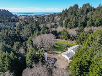 737 S Schooner Creek Rd, Lincoln City, OR 97367