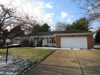 342 Pheasant Run Cir NW, Canton, OH 44709