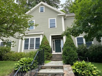 18 Norumbega Ct, Auburndale, MA 02466