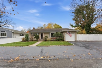 34 Weston St, Huntington Station, NY 11746
