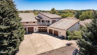 5701 Apple Creek Dr, Bismarck, ND 58504