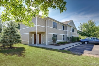 25 Stonington Ln, Getzville, NY 14068