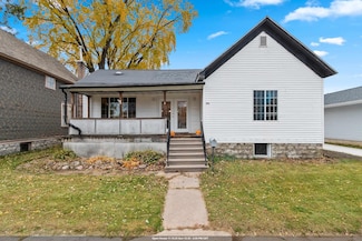 1011 Blaine St, Marinette, WI 54143