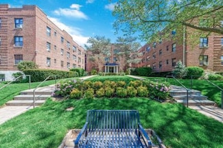 15 Canterbury Rd Unit C23, Great Neck, NY 11021
