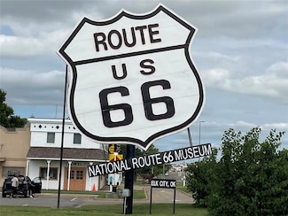 1401 W 3rd St, Elk City, OK 73644