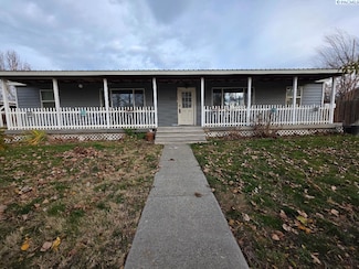 220 Goethals Dr, Richland, WA 99352