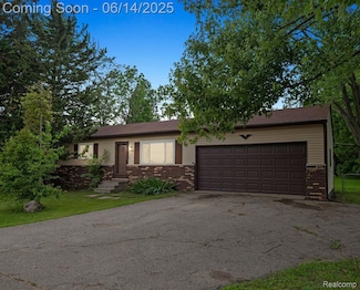43667 Dequindre Rd, Troy, MI 48085
