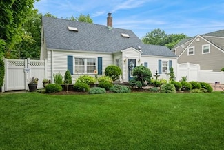 59 Hill Ln, Levittown, NY 11756