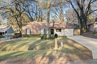 3704 Wood Hill Dr, Tallahassee, FL 32303