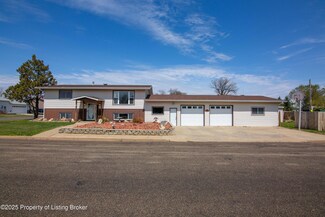 422 1st Ave W, Richardton, ND 58652