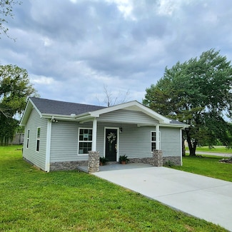 702 SW Atlantic St, Tullahoma, TN 37388