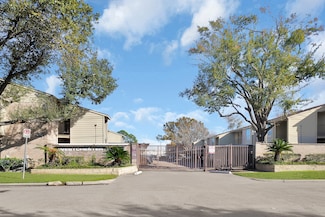 700 Thicket Ln Unit 301, Houston, TX 77079