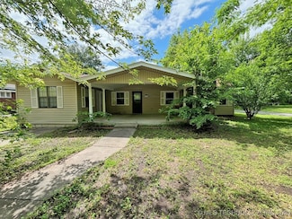 303 NW 3rd St, Stigler, OK 74462