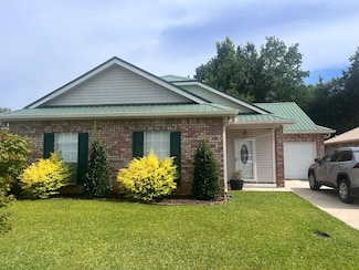 206 Teddy Ln, Picayune, MS 39466