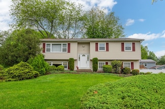 10 Parklyn Ct, Bardonia, NY 10954