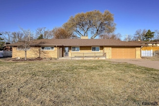 328 N 90th St, Omaha, NE 68114