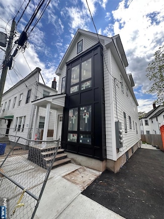 13 New St, Montclair, NJ 07042