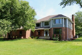 21 Horseshoe Ln, Lemont, IL 60439