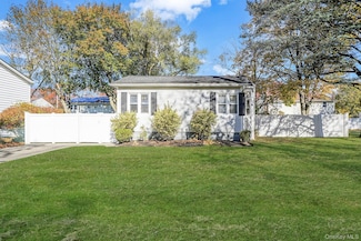 59 Nevada Rd, West Babylon, NY 11704