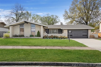 6818 E 55th St, Tulsa, OK 74145