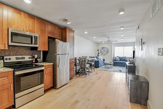 909 Reinli St Unit 213, Austin, TX 78751