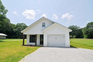 1105 S Lake St, Booneville, MS 38829