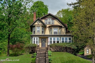 1315 Lakeside Dr, Harveys Lake, PA 18618