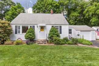 3 Waite St, Warwick, RI 02886
